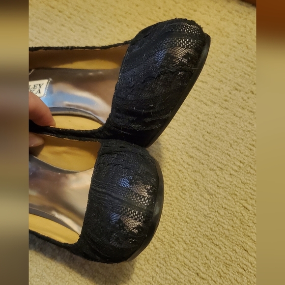 Badgley Mischka Lace Heels - Picture 3 of 8